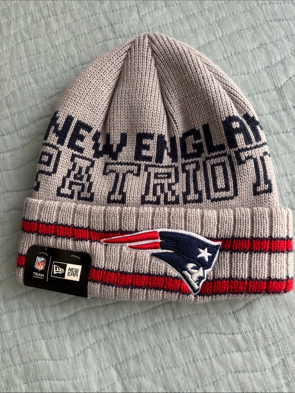 England Patriots Men’s Gray Knit Beanie Navy Red Logo NFL New Era NWT